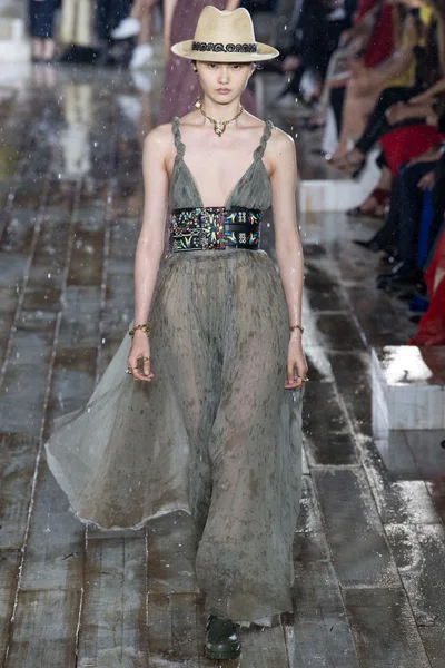 Look 49